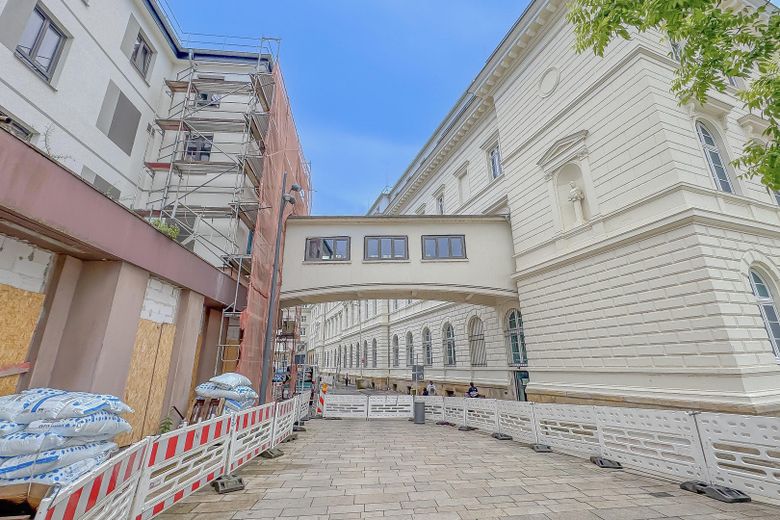 BÜRO – 30 m² – 1A- LAGE – DIREKT AM HBF WUPPERTAL – SANIERT – EXKLUSIVE BRÜCKENFLÄCHE – Büroeinheit - Außenansicht