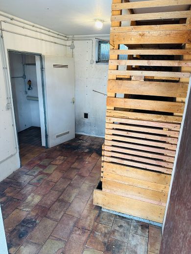 Großzügiges 1-2 Familienhaus in Traumlage – Kaltkeller