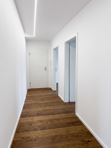 Wyremontowane mieszkanie 3-pokojowe z balkonem, wanną i prysznicem – Zdjęcie 2
