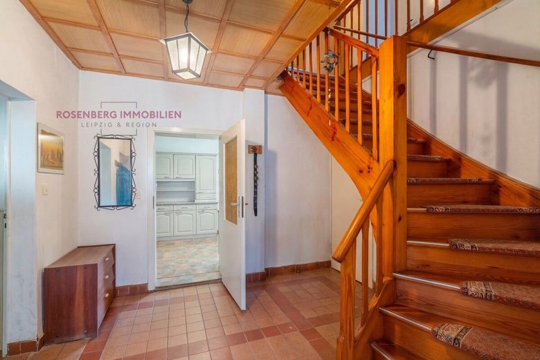 Zwei Häuser auf großzügigem Grundstück mit viel Potenzial in ländlicher Lage - Ideal für Familien! – 4ba25ee9-2618f57d-treppenhaus-einfamilienhaus-in-cavertitz-ot-scho-na-schoena-jpg-treppenhaus-staging-einfamilienhaus-in-cavertitz-ot-scho-na-schoena