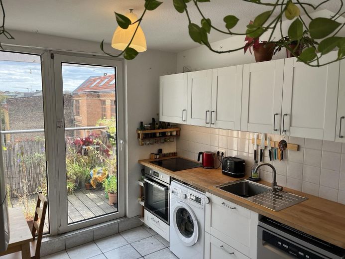 Luminoso apartamento en el ático con terraza en la azotea en pleno Kreuzberg – Küche