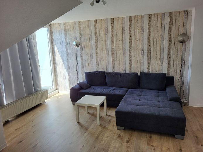 2 Zimmer Whg. mit Balkon in guter Lage von Würselen – Wohnzimmer