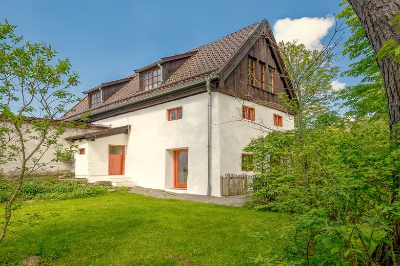 Historyczny młyn wodny nad Lüßbach – wyjątkowe schronienie na 2.678 m² przy Berg – Historische Wassermühle