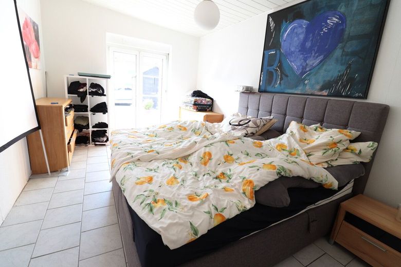 Charmantes Einfamilienhaus mit PV-Anlage und  viel Platz für die ganze Familie in Lehre ! – Anbau Schlafzimmer