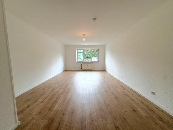Gemütliche 2-Zimmer Wohnung zur Selbstnutzung oder Kapitalanlage | Provisionsfrei – Wohnzimmer