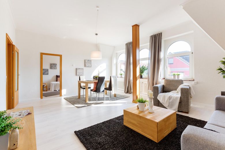Charmante 3-Zimmer Wohnung mit Küche in Duisburg-Laar – Wohnzimmer