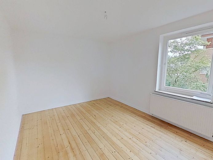Hübsche 2-Zimmer-Wohnung mit Tageslichtbad in Bielefeld-Mitte – Ansicht I: Wohn- und Esszimmer