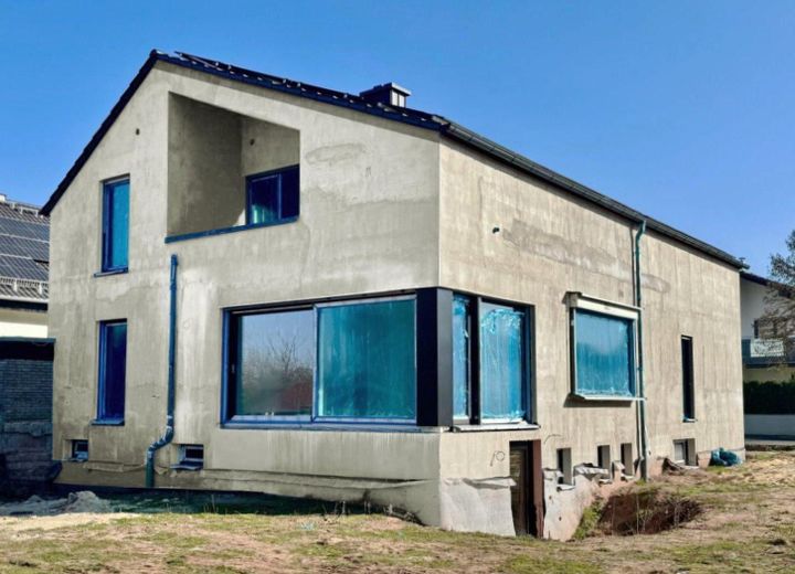 Provisionsfreies KFW55 Ausbauhaus: Architekten 2FH trifft auf 750m² Natur mit Gestaltungsmöglichkeit – Außenansicht - Süd/West