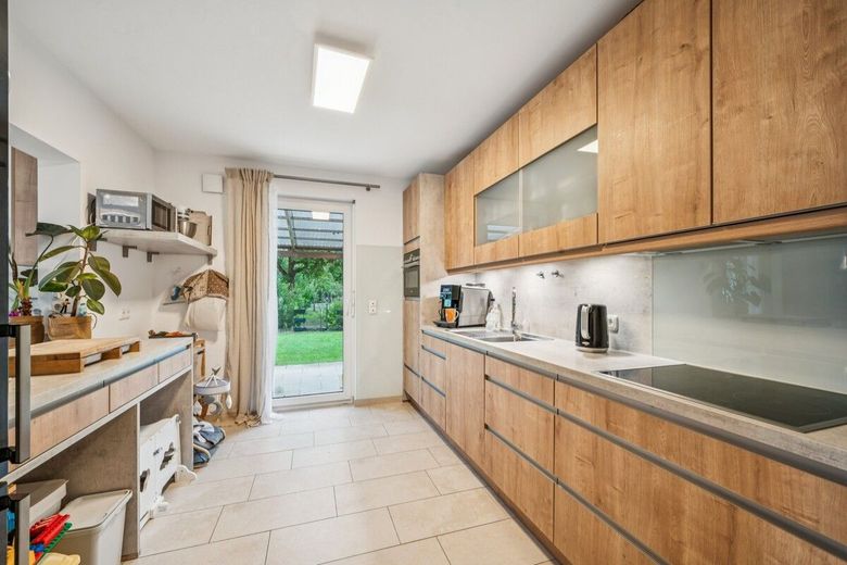 Energieeffizientes Familienhaus in Langenpreising mit großem Grundstück, Doppelgarage und PV-Anlage – Küche