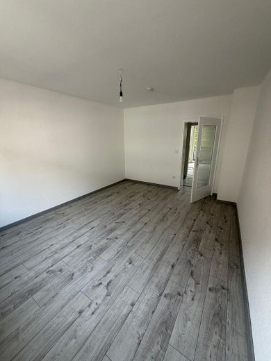 Gerenoveerd 2-kamerappartement met balkon en inbouwkeuken – Foto 8
