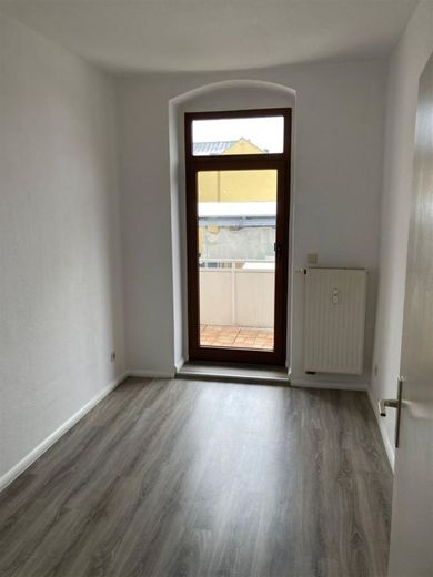 Gemütliche 3-Zimmer mit Laminat, Balkon und Wannenbad in zentraler Lage! – PHOTO-2023-02-07-09-26-38_5