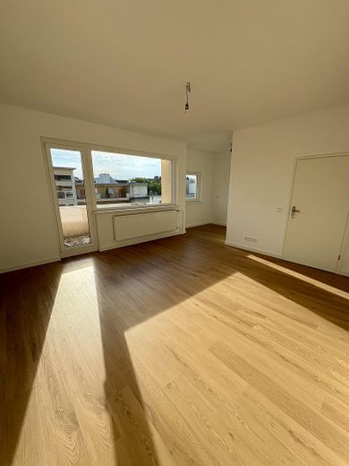 Erstbezug nach Sanierung – Moderne 2-Zimmer-Wohnung nahe Kurfürstendamm – Wohnzimmer