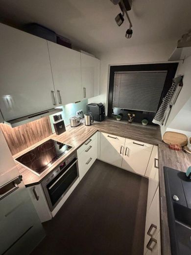 Maisonette di 5,5 locali con ampio soppalco, terrazza sul tetto e vista panoramica su Wülfrath - senza commissioni – Küche bei Nacht