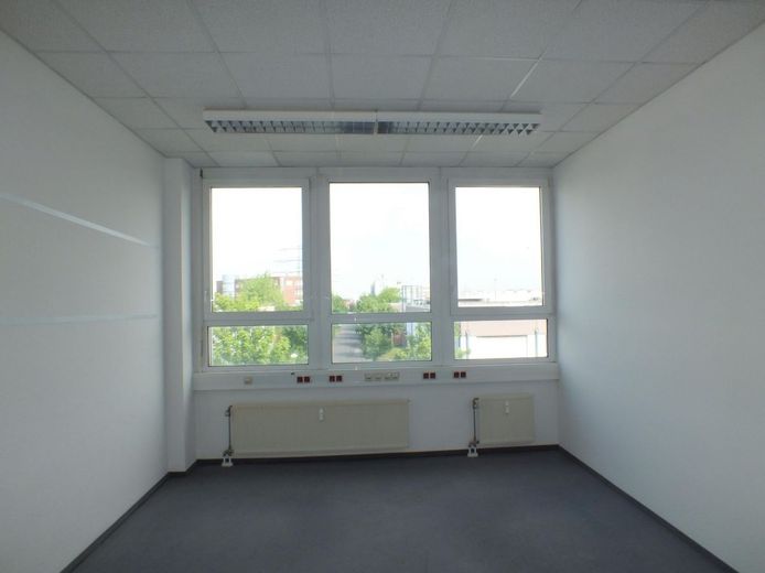 Moderne Büro- und Hallenflächen in Porz zu vermieten – Büroansicht