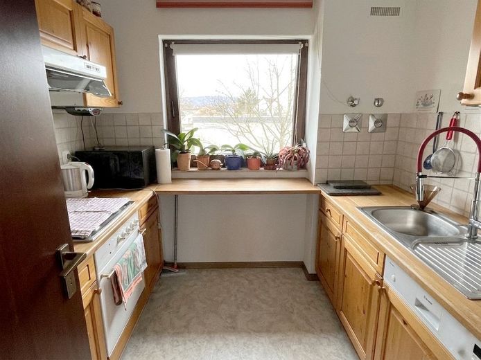 **RESERVIERT** Ansprechende 3-Zimmer-Eigentumswohnung mit Sonnenbalkon und Tiefgaragenstellplatz in Bad Homburg vor der Höhe - Ober-Eschbach – Küche