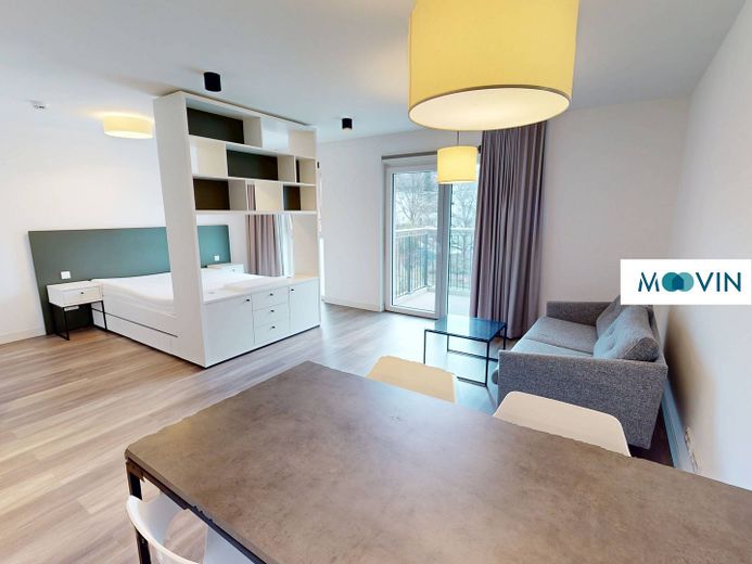 URBAN BASE: Vollmöbliertes 1-Zimmer-Apartment mit EBK, BALKON, ALL-IN-MIETE, UVM. im Wiesbadener Stadtzentrum – Ansicht II: Wohn-/Schlafberei…