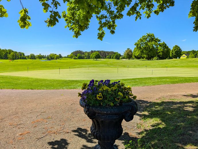Luxuriöse Marmorvilla am Leading Golf Club Seddiner See - Landhausvilla vor den Toren Berlins – Golflandschaft