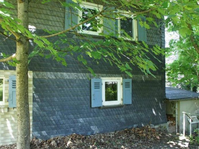 ** EFH MIT VIEL PLATZ UND GRUNDSTÜCK MIT ALTEM BAUMBESTAND- ** – Foto 1