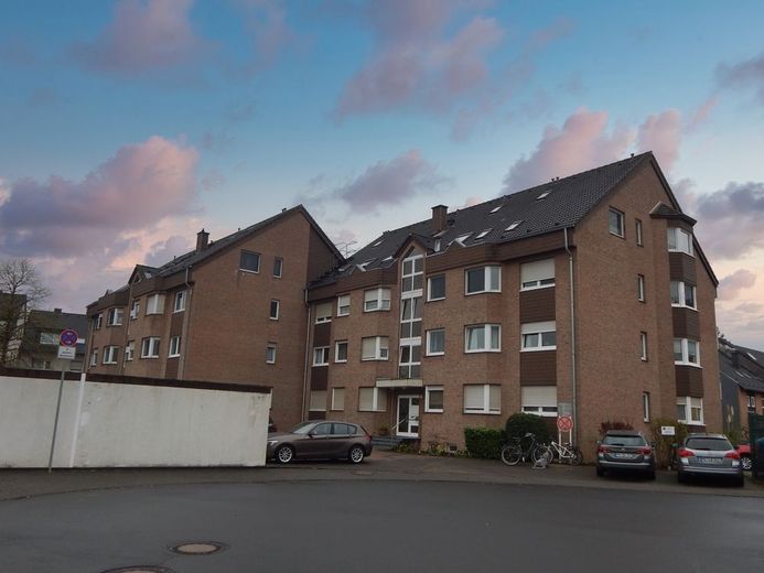 **Wohnfreundlicher Grundriss mit viel Tageslicht in fast zentraler Lage** – Außenansicht