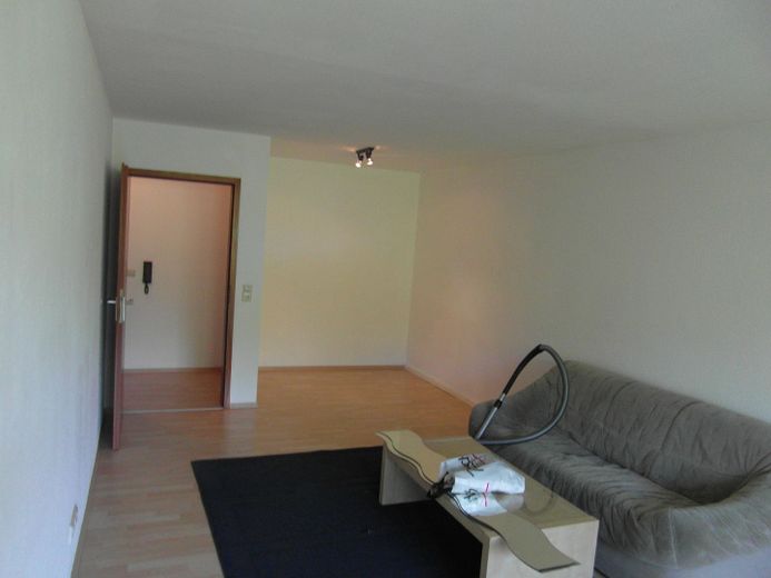 Appartamento affittato di 1,5 locali con balcone sull’Ulm Kuhberg – Wohnzimmer
