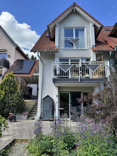 Haus von hinten inkl. Solar