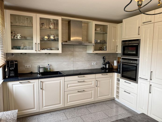 Sessiz ve yeşil: Grafenberger Wald yakınında SW balkonlu 3 odalı, 74 m² daire – Fotoğraf 1