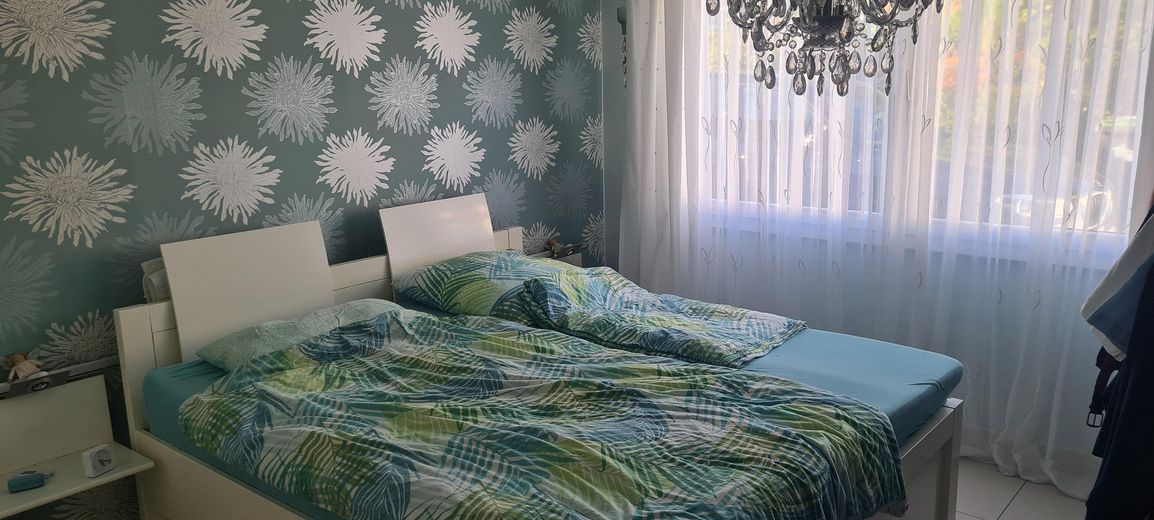 Großzügiges Architektenhaus mit Einliegerwohnung auf traumhaft angelegtem Grundstück – Hauptschlafzimmer 