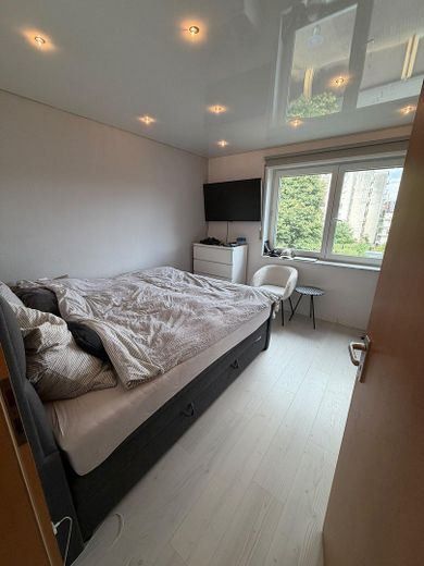 Ruhiges Wohnen ganz oben: Gepflegte 3-Zimmer-Wohnung mit Süd-West-Balkon & Tiefgarage – Photo 18
