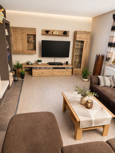 Einfamilienhaus mit Pool und großem Garten – Wohnzimmer