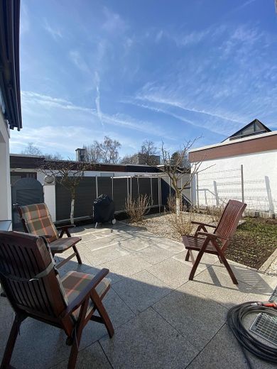 Przestronny bungalow z nasłonecznionym ogrodem na Roten Hügel. Bez prowizji. – Photo 3