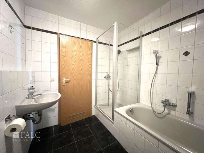 Die Ruhe genießen und doch nicht weit zum Stadtzentrum – Badezimmer.1