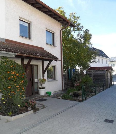 DHH mit Energie-Autarkie Eignung & Pool, Exklusives Wohnerlebnis - provisionsfrei – Eingang, Vorgarten, stilvoll