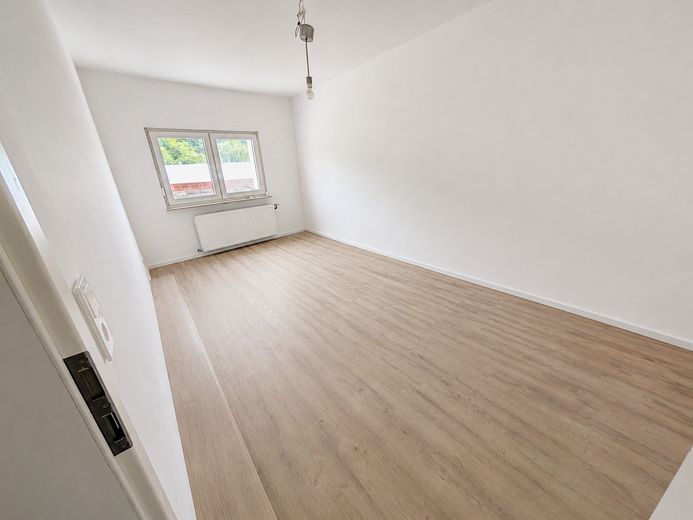 Erstbezug: Ein-Zweifamilienhaus mit Garten, 3 Bädern und 7 Schlafzimmern in Tairnbach – Foto 17