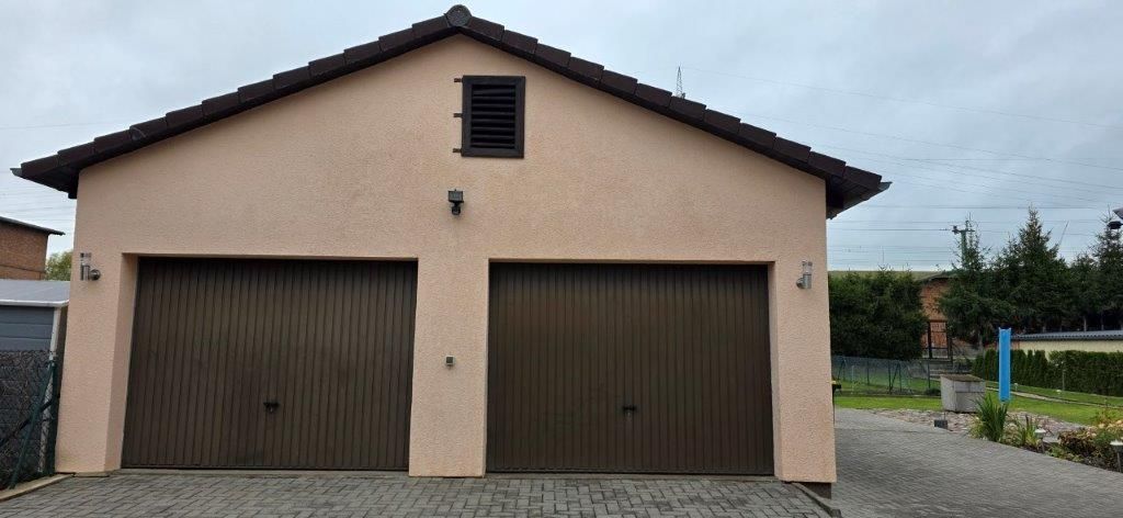 Haus mit Einliegerwohnung -sofort verfügbar- in 16278 Pinnow sucht neuen Besitzer – Garage