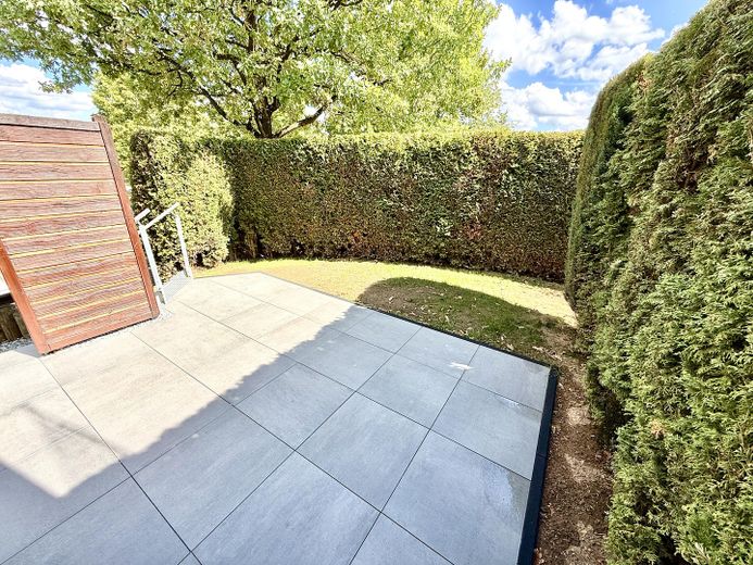 Einziehen & Wohlfühlen – hochwertig renoviertes Reihenendhaus mit Garten, Garage & PV – Terrasse_Garten
