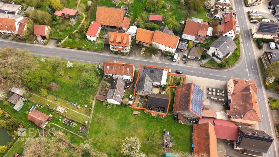 Handwerker aufgepasst: Einfamilienhaus mit großem Potenzial - FALC Immobilien – Aus der Vogelperspektive!