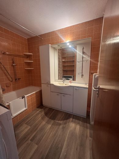 Attraktive 4-Zimmer Wohnung für die ganze Familie – Bad