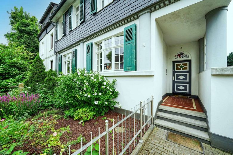 Altbau-Eleganz: Vielseitig nutzbar &amp; modernisiert - Stadtvilla in Bestlage von Bergisch-Neukirchen! – Bild 18