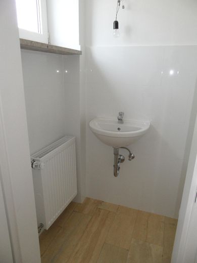 Direct intrekken in uw eigen huis met tuin aan de rand van München – Toilette