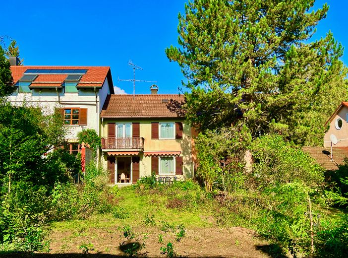 Haus und Terrasse aus Süd