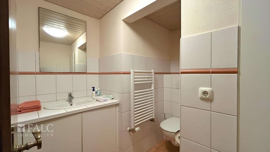 ***Wohnen in bester Lage - Geräumiges Einfamilienhaus mit großzügigen Garten*** – Gäste-WC