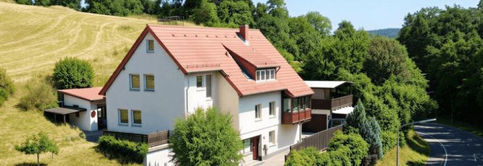 Charmantes Zweifamilienhaus mit Einliegerwohnung und traumhaftem Garten in Heppenheim