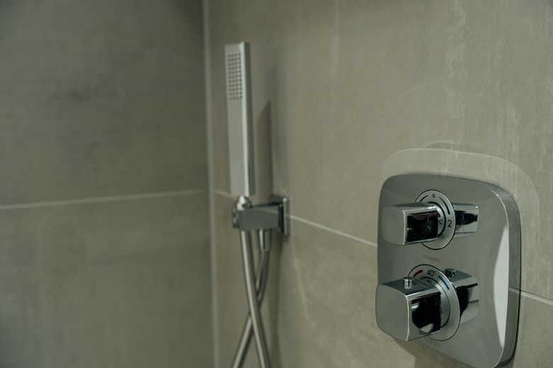 Mehr Raum für Ihre Träume: A+ 2-Zimmer-Traum im Herzen von Hamm! Aufzug, Balkon & Premium-Design – Duschbrause 