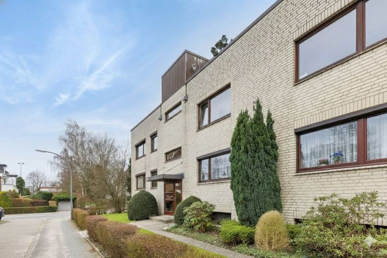 Modernisierte 3-Zimmer-Wohnung mit Tiefgaragenstellplatz in
bester Lage von HH-Meiendorf – Gebäudeansicht