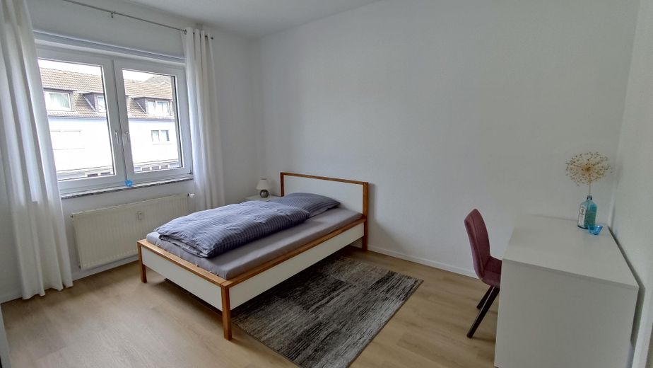 Modernes und vollmöbliertes Zuhause in zentraler Lage - Uniklinikum Essen – Schlafzimmer