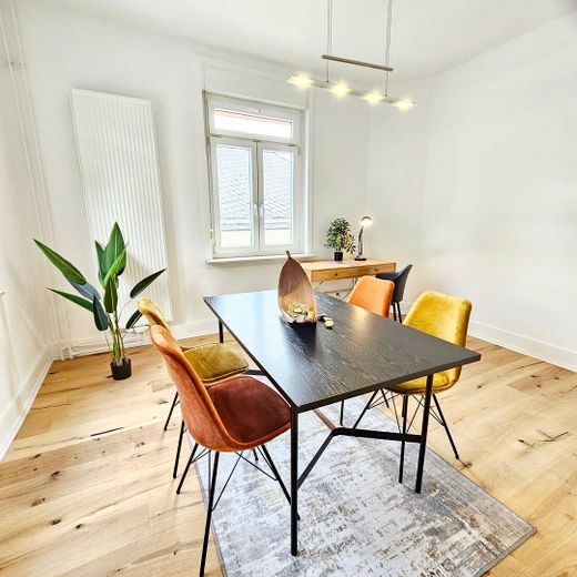 Über Frankfurts Dächern: 4-Zimmer-ETW mit Skylineblick, Balkon & Einbauküche – provisionsfrei – Foto 3
