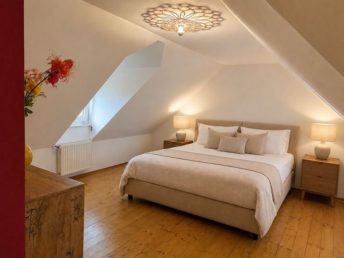 Ehrenfeld-Bickendorf: Wunderschönes Landhaus mit Hof und großem Garten, ökologisch saniert – Schlafzimmer oben