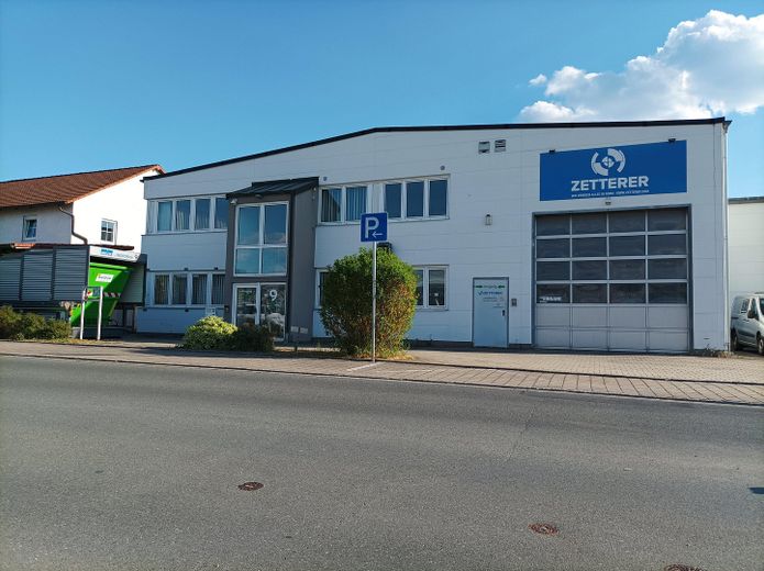 Gewerbehalle / Lagerhalle / Halle 624qm / Büro 247qm in 91126 Rednitzhembach – Ansicht der Halle mit Rolltor