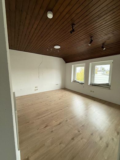 Wohnen mit Kamin, Terrasse und Garten – großzügige 3,5-Zimmer-Wohnung in Solingen – Фотографія 14
