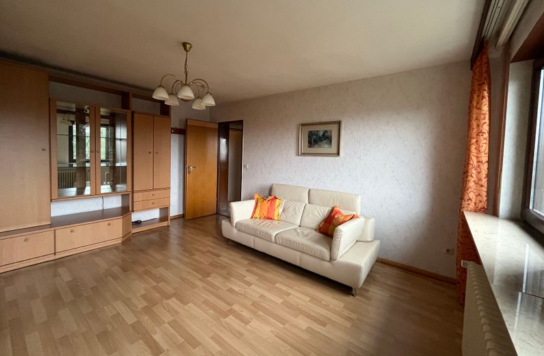 Teil-Möblierte 1,5-Zimmerwohnung mit schönem Blick ins Tal von Meisenheim – Schlafen
